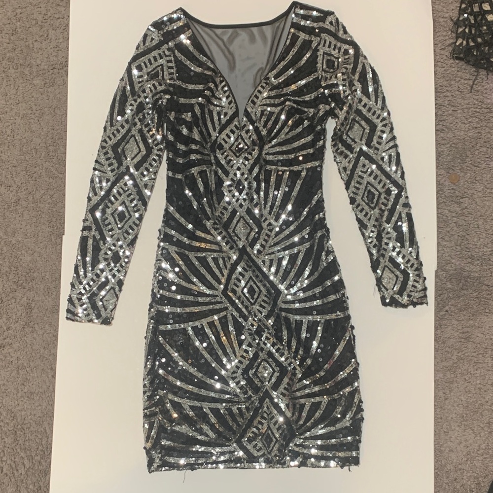 VENUS Black and Silver Sequin Long Sleeve Dress